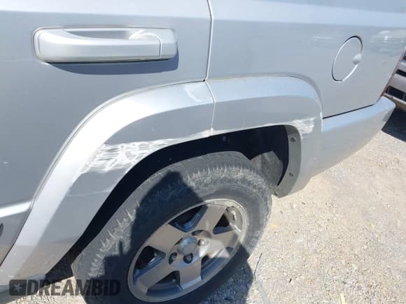 ✅ 2009 Jeep Commander Sport • VIN: 1J8HH48KX9C554904 • Лот: 42023578. Опубликован ранее на IAAI с пробегом 238 133 миль. Бесплатный доступ к архиву аукционных продаж из США и подробный отчёт об истории автомобиля на DreamBid. Изображение 6.