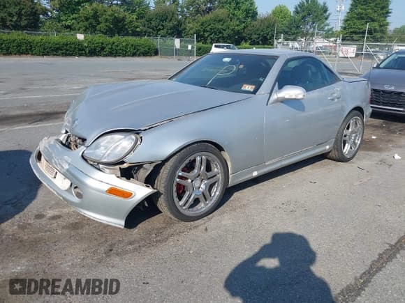 ✅ 2001 Mercedes-Benz SLK 230/320 • VIN: WDBKK65FX1F188655 • Lot: 42572890. Listed on IAAI with 150,639 mi. Free auction sales archive from the USA and detailed vehicle history report at DreamBid. Image 17.