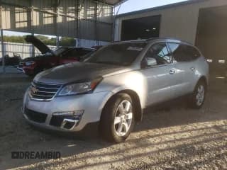✅ 2017 Chevrolet Traverse LT • VIN: 1GNKRGKD7HJ354568 • Lot: 81962085. Wystawiony na Copart z przebiegiem 73 570 mil. Bezpłatny archiwum sprzedaży aukcyjnych z USA i szczegółowy raport historii pojazdu na DreamBid. Zdjęcie 1.