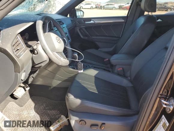 ✅ 2024 Volkswagen Tiguan SE R-Line Black • VIN: 3VVCB7AX6RM109196 • Лот: 91107845. Опубликован ранее на Copart с пробегом 55 661 миль. Бесплатный доступ к архиву аукционных продаж из США и подробный отчёт об истории автомобиля на DreamBid. Изображение 7.