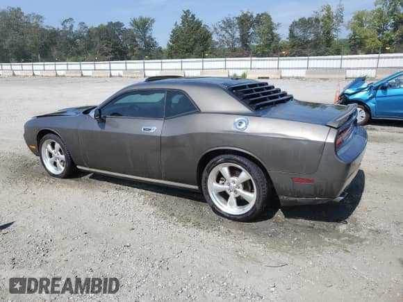 2009 Dodge Challenger R/T z VIN 2B3LJ54T09H511097, wystawiony jako Copart lot #68181824 z przebiegiem 182 596 mil mil oraz Szkoda całkowita • Salvage title. Historia ofert i sprzedaży dostępna na DreamBid. Obrazek 2.