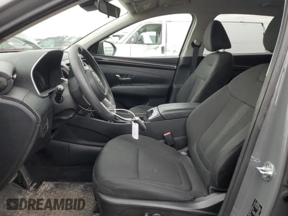 ✅ 2024 Hyundai Tucson SEL • VIN: 5NMJBCDE4RH383881 • Lot: 50635275. Wystawiony na Copart z przebiegiem 16 845 mil. Bezpłatny archiwum sprzedaży aukcyjnych z USA i szczegółowy raport historii pojazdu na DreamBid. Zdjęcie 7.