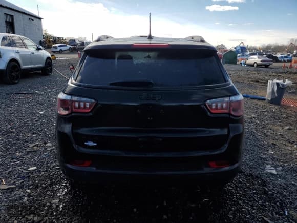 ✅ 2019 Jeep Compass Latitude • VIN: 3C4NJDBB2KT807067 • Lot: 47369375. Wystawiony na Copart z przebiegiem Nie podano. Bezpłatny archiwum sprzedaży aukcyjnych z USA i szczegółowy raport historii pojazdu na DreamBid. Zdjęcie 6.