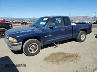 2000 Dodge Dakota z VIN 1B7GL22X4YS575147, wystawiony jako Copart lot #76636834 z przebiegiem 135 585 mil mil oraz Czysty tytuł • Clean title. Historia ofert i sprzedaży dostępna na DreamBid. Obrazek 1.