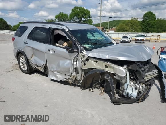 ✅ 2017 Ford Explorer • VIN: 1FM5K7B82HGA25833 • Lot: 53950115. Wystawiony na Copart z przebiegiem 123 904 mil. Bezpłatny archiwum sprzedaży aukcyjnych z USA i szczegółowy raport historii pojazdu na DreamBid. Zdjęcie 4.