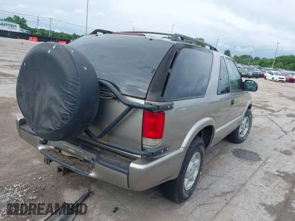 1999 Chevrolet Blazer LS with VIN 1GNCT18W4XK215910, listed as a IAAI auction lot 42775958 with 91,842 mi miles and . Bid and sale history available at DreamBid. Image 4.