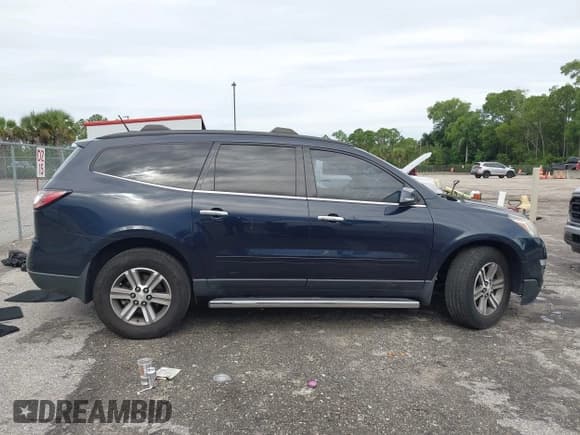 ✅ 2017 Chevrolet Traverse LT • VIN: 1GNKRGKD5HJ162145 • Lot: 43252658. Wystawiony na IAAI z przebiegiem 99 411 mil. Bezpłatny archiwum sprzedaży aukcyjnych z USA i szczegółowy raport historii pojazdu na DreamBid. Zdjęcie 13.