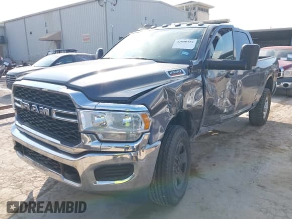 ✅ 2023 Ram 2500 Tradesman • VIN: 3C6UR5CL6PG635411 • Лот: 42880582. Опубликован ранее на IAAI с пробегом 33 258 миль. Бесплатный доступ к архиву аукционных продаж из США и подробный отчёт об истории автомобиля на DreamBid. Изображение 2.