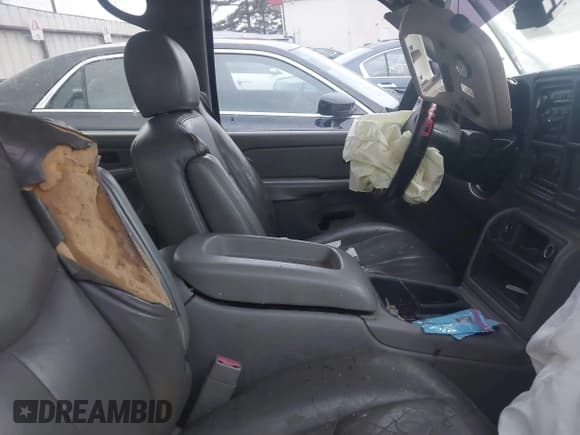 ✅ 2005 GMC Yukon XL SLT • VIN: 3GKEC16Z45G270171 • Lot: 41608455. Wystawiony na IAAI z przebiegiem Nie podano. Bezpłatny archiwum sprzedaży aukcyjnych z USA i szczegółowy raport historii pojazdu na DreamBid. Zdjęcie 5.