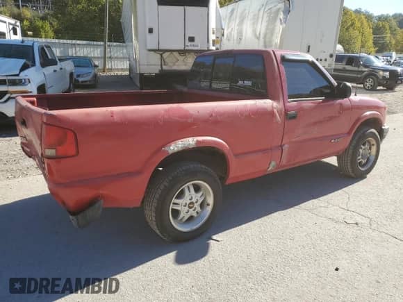 2003 Chevrolet S-10 LS with VIN 1GCCS14H638177753, listed as a Copart auction lot 75200894 with 213,388 mi miles and Salvage title. Bid and sale history available at DreamBid. Image 3.