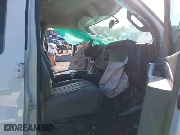 ✅ 2020 Chevrolet Express Cargo • VIN: 1GCWGAFG8L1245501 • Lot: 43226152. Listed on IAAI with 104,247 mi. Free auction sales archive from the USA and detailed vehicle history report at DreamBid. Image 5.