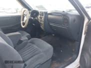 ✅ 2002 Chevrolet S-10 LS • VIN: 1GCCS145928183227 • Лот: 42717291. Опубликован ранее на IAAI с пробегом 220 365 миль. Бесплатный доступ к архиву аукционных продаж из США и подробный отчёт об истории автомобиля на DreamBid. Изображение 5.