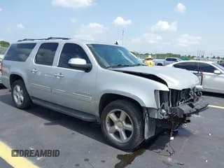 ✅ 2013 Chevrolet Suburban LT • VIN: 1GNSCJE08DR378459 • Lot: 42453650. Wystawiony na IAAI z przebiegiem 179 156 mil. Bezpłatny archiwum sprzedaży aukcyjnych z USA i szczegółowy raport historii pojazdu na DreamBid. Zdjęcie 1.