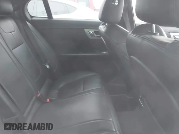 ✅ 2014 Jaguar XF SC • VIN: SAJWJ0EF3E8U10192 • Lot: 41925001. Wystawiony na IAAI z przebiegiem Nie podano. Bezpłatny archiwum sprzedaży aukcyjnych z USA i szczegółowy raport historii pojazdu na DreamBid. Zdjęcie 8.