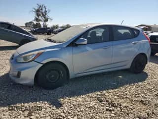 2014 Hyundai Accent GS z VIN KMHCT5AE8EU166936, wystawiony jako Copart lot #82169135 z przebiegiem 140 968 mil mil oraz Czysty tytuł • Clean title. Historia ofert i sprzedaży dostępna na DreamBid. Obrazek 1.