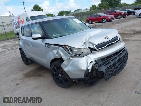 ✅ 2015 Kia Soul • VIN: KNDJN2A2XF7752905 • Lot: 42526772. Wystawiony na IAAI z przebiegiem 282 914 mil. Bezpłatny archiwum sprzedaży aukcyjnych z USA i szczegółowy raport historii pojazdu na DreamBid. Zdjęcie 1.