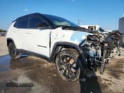 ✅ 2023 Jeep Compass Altitude • VIN: 3C4NJDBN7PT513861 • Lot: 89834425. Wystawiony na Copart z przebiegiem Nie podano. Bezpłatny archiwum sprzedaży aukcyjnych z USA i szczegółowy raport historii pojazdu na DreamBid. Zdjęcie 4.