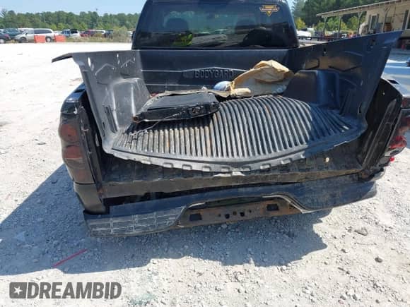 1999 Chevrolet Silverado 1500 LS z VIN 2GCEK19TXX1209019, wystawiony jako IAAI lot #43216391 z przebiegiem Nie podano mil oraz . Historia ofert i sprzedaży dostępna na DreamBid. Obrazek 6.