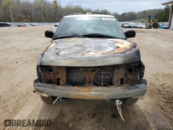 ✅ 2005 Chevrolet Blazer LS • VIN: 1GNDT13X35K111281 • Lot: 50755405. Wystawiony na Copart z przebiegiem Nie podano. Bezpłatny archiwum sprzedaży aukcyjnych z USA i szczegółowy raport historii pojazdu na DreamBid. Zdjęcie 5.