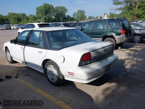 ✅ 1997 Oldsmobile Cutlass Supreme Series II • VIN: 1G3WH52M4VF327067 • Lot: 42709655. Wystawiony na IAAI z przebiegiem 176 945 mil. Bezpłatny archiwum sprzedaży aukcyjnych z USA i szczegółowy raport historii pojazdu na DreamBid. Zdjęcie 3.