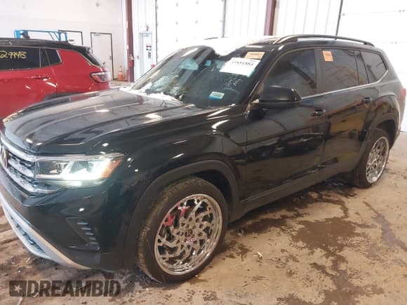 ✅ 2022 Volkswagen Atlas SE • VIN: 1V2LP2CA2NC559644 • Lot: 43851884. Wystawiony na IAAI z przebiegiem 75 892 mil. Bezpłatny archiwum sprzedaży aukcyjnych z USA i szczegółowy raport historii pojazdu na DreamBid. Zdjęcie 17.