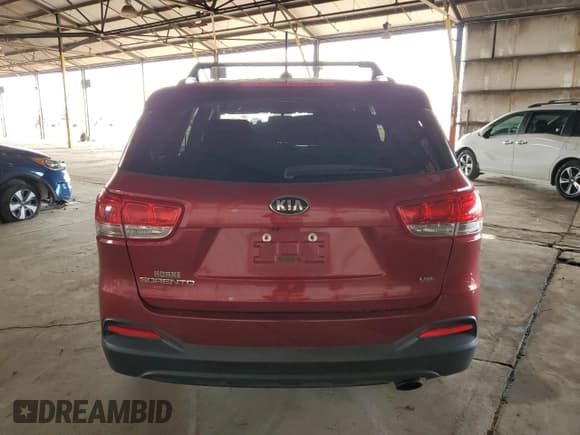 ✅ 2017 Kia Sorento LX • VIN: 5XYPGDA52HG242435 • Lot: 70831605. Wystawiony na Copart z przebiegiem 122 683 mil. Bezpłatny archiwum sprzedaży aukcyjnych z USA i szczegółowy raport historii pojazdu na DreamBid. Zdjęcie 6.