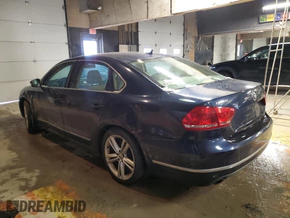 ✅ 2014 Volkswagen Passat SEL Premium • VIN: 1VWCS7A39EC017522 • Лот: 88315985. Опубликован ранее на Copart с пробегом 152 689 миль. Бесплатный доступ к архиву аукционных продаж из США и подробный отчёт об истории автомобиля на DreamBid. Изображение 2.