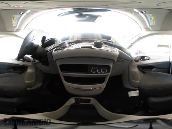 ✅ 2023 Chrysler Voyager LX • VIN: 2C4RC1CG6PR525139 • Lot: 42592831. Wystawiony na IAAI z przebiegiem 60 771 mil. Bezpłatny archiwum sprzedaży aukcyjnych z USA i szczegółowy raport historii pojazdu na DreamBid. Zdjęcie 18.