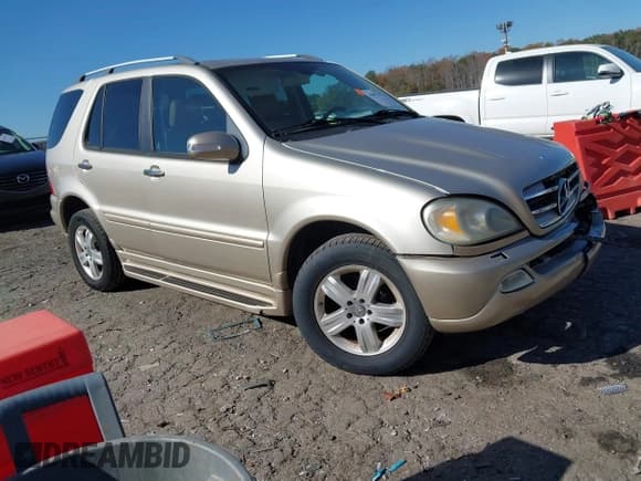 ✅ 2005 Mercedes-Benz M 350 • VIN: 4JGAB57E35A541974 • Lot: 43697193. Listed on IAAI with 327,784 mi. Free auction sales archive from the USA and detailed vehicle history report at DreamBid. Image 1.