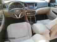 2017 Hyundai Tucson SE z VIN KM8J23A40HU254647, wystawiony jako Copart lot #90848385 z przebiegiem 53 762 mil mil oraz Szkoda całkowita • Salvage title. Historia ofert i sprzedaży dostępna na DreamBid. Obrazek 8.