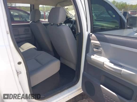 2008 Dodge Dakota z VIN 1D3HW38N38S581620, wystawiony jako IAAI lot #41961741 z przebiegiem 133 760 mil mil oraz . Historia ofert i sprzedaży dostępna na DreamBid. Obrazek 8.