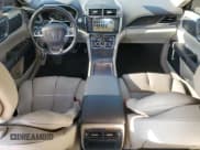 ✅ 2017 Lincoln Continental Select • VIN: 1LN6L9SP6H5605358 • Lot: 92455345. Wystawiony na Copart z przebiegiem 77 718 mil. Bezpłatny archiwum sprzedaży aukcyjnych z USA i szczegółowy raport historii pojazdu na DreamBid. Zdjęcie 8.