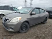 ✅ 2012 Nissan Versa SV • VIN: 3N1CN7AP2CL863637 • Лот: 53759285. Опубликован ранее на Copart с пробегом 106 574 миль. Бесплатный доступ к архиву аукционных продаж из США и подробный отчёт об истории автомобиля на DreamBid. Изображение 1.