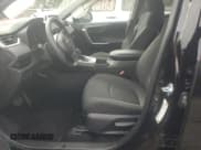 ✅ 2025 Toyota RAV4 LE • VIN: 2T3H1RFV8SW382235 • Lot: 92011055. Wystawiony na Copart z przebiegiem 9 216 mil. Bezpłatny archiwum sprzedaży aukcyjnych z USA i szczegółowy raport historii pojazdu na DreamBid. Zdjęcie 7.