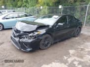 ✅ 2020 Toyota Camry SE • VIN: 4T1G11AK2LU363796 • Lot: 43206361. Wystawiony na IAAI z przebiegiem 85 295 mil. Bezpłatny archiwum sprzedaży aukcyjnych z USA i szczegółowy raport historii pojazdu na DreamBid. Zdjęcie 2.