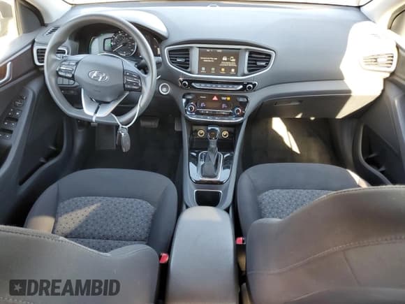 ✅ 2019 Hyundai Ioniq Blue • VIN: KMHC65LC2KU132537 • Лот: 92031805. Опубликован ранее на Copart с пробегом 79 899 миль. Бесплатный доступ к архиву аукционных продаж из США и подробный отчёт об истории автомобиля на DreamBid. Изображение 8.