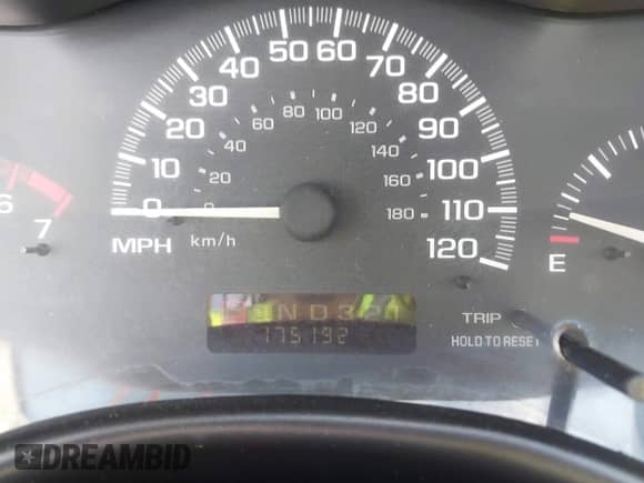 2000 Chevrolet Malibu z VIN 1G1ND52J4Y6170649, wystawiony jako IAAI lot #42821484 z przebiegiem 175 192 mil mil oraz . Historia ofert i sprzedaży dostępna na DreamBid. Obrazek 7.