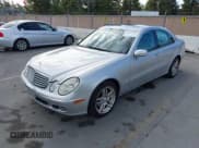 ✅ 2003 Mercedes-Benz E 500 • VIN: WDBUF70J03A194415 • Lot: 43253802. Wystawiony na IAAI z przebiegiem 131 347 mil. Bezpłatny archiwum sprzedaży aukcyjnych z USA i szczegółowy raport historii pojazdu na DreamBid. Zdjęcie 6.