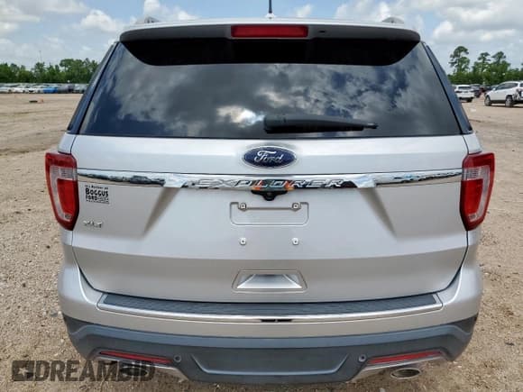 ✅ 2018 Ford Explorer XLT • VIN: 1FM5K7D85JGA54665 • Lot: 61153785. Wystawiony na Copart z przebiegiem 59 877 mil. Bezpłatny archiwum sprzedaży aukcyjnych z USA i szczegółowy raport historii pojazdu na DreamBid. Zdjęcie 6.