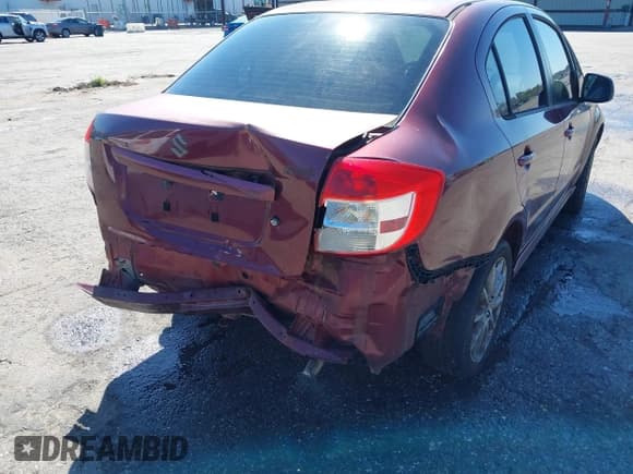 ✅ 2008 Suzuki SX4 Convenience • VIN: JS2YC415285110998 • Lot: 41772963. Wystawiony na IAAI z przebiegiem 172 908 mil. Bezpłatny archiwum sprzedaży aukcyjnych z USA i szczegółowy raport historii pojazdu na DreamBid. Zdjęcie 6.