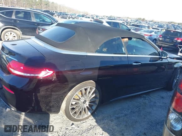 ✅ 2018 Mercedes-Benz C 300 • VIN: WDDWK4JB3JF701325 • Lot: 41607243. Wystawiony na IAAI z przebiegiem 76 967 mil. Bezpłatny archiwum sprzedaży aukcyjnych z USA i szczegółowy raport historii pojazdu na DreamBid. Zdjęcie 14.