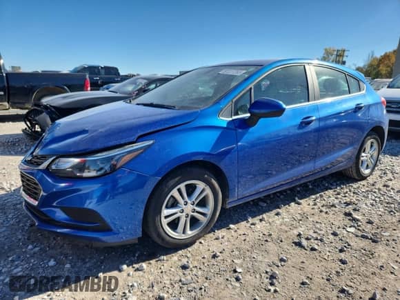 2018 Chevrolet Cruze LT z VIN 3G1BE6SM2JS522970, wystawiony jako Copart lot #87227265 z przebiegiem 94 043 mil mil oraz Czysty tytuł • Clean title. Historia ofert i sprzedaży dostępna na DreamBid. Obrazek 1.