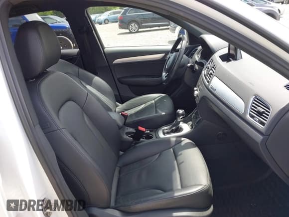 ✅ 2018 Audi Q3 Premium • VIN: WA1ECCFSXJR020965 • Lot: 42301424. Listed on IAAI with 96,583 mi. Free auction sales archive from the USA and detailed vehicle history report at DreamBid. Image 5.