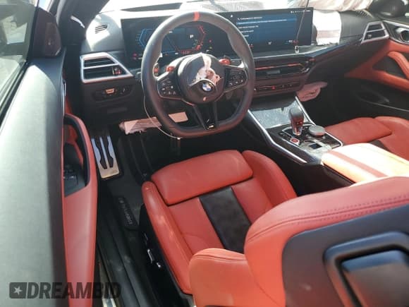 ✅ 2025 BMW M4 Competition xDrive • VIN: WBS33HK02SCS29869 • Lot: 62025085. Wystawiony na Copart z przebiegiem 5 122 mil. Bezpłatny archiwum sprzedaży aukcyjnych z USA i szczegółowy raport historii pojazdu na DreamBid. Zdjęcie 8.