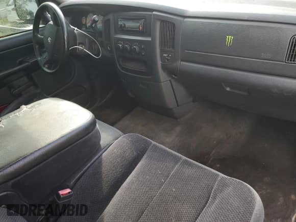 2005 Dodge 1500 ST z VIN 1D7HA16P75J581546, wystawiony jako Copart lot #76281524 z przebiegiem 223 049 mil mil oraz Czysty tytuł • Clean title. Historia ofert i sprzedaży dostępna na DreamBid. Obrazek 8.