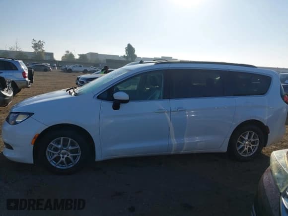 ✅ 2020 Chrysler Voyager LXi • VIN: 2C4RC1DG7LR266024 • Лот: 43552877. Опубликован ранее на IAAI с пробегом 113 835 миль. Бесплатный доступ к архиву аукционных продаж из США и подробный отчёт об истории автомобиля на DreamBid. Изображение 14.