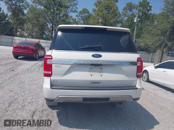 ✅ 2020 Ford Expedition XLT • VIN: 1FMJU1JT5LEA26734 • Lot: 43271054. Listed on IAAI with 120,106 mi. Free auction sales archive from the USA and detailed vehicle history report at DreamBid. Image 16.