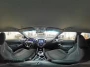 ✅ 2017 Hyundai Veloster • VIN: KMHTC6AD7HU307173 • Lot: 58267084. Wystawiony na Copart z przebiegiem 80 877 mil. Bezpłatny archiwum sprzedaży aukcyjnych z USA i szczegółowy raport historii pojazdu na DreamBid. Zdjęcie 13.