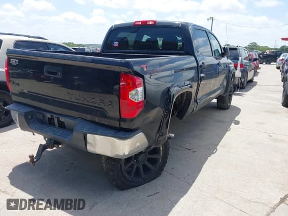 ✅ 2016 Toyota Tundra SR5 • VIN: 5TFDW5F12GX538875 • Lot: 42557611. Listed on IAAI with 225,605 mi. Free auction sales archive from the USA and detailed vehicle history report at DreamBid. Image 4.