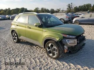 ✅ 2024 Hyundai Venue SEL • VIN: KMHRC8A30RU307644 • Lot: 75771464. Wystawiony na Copart z przebiegiem Nie podano. Bezpłatny archiwum sprzedaży aukcyjnych z USA i szczegółowy raport historii pojazdu na DreamBid. Zdjęcie 4.
